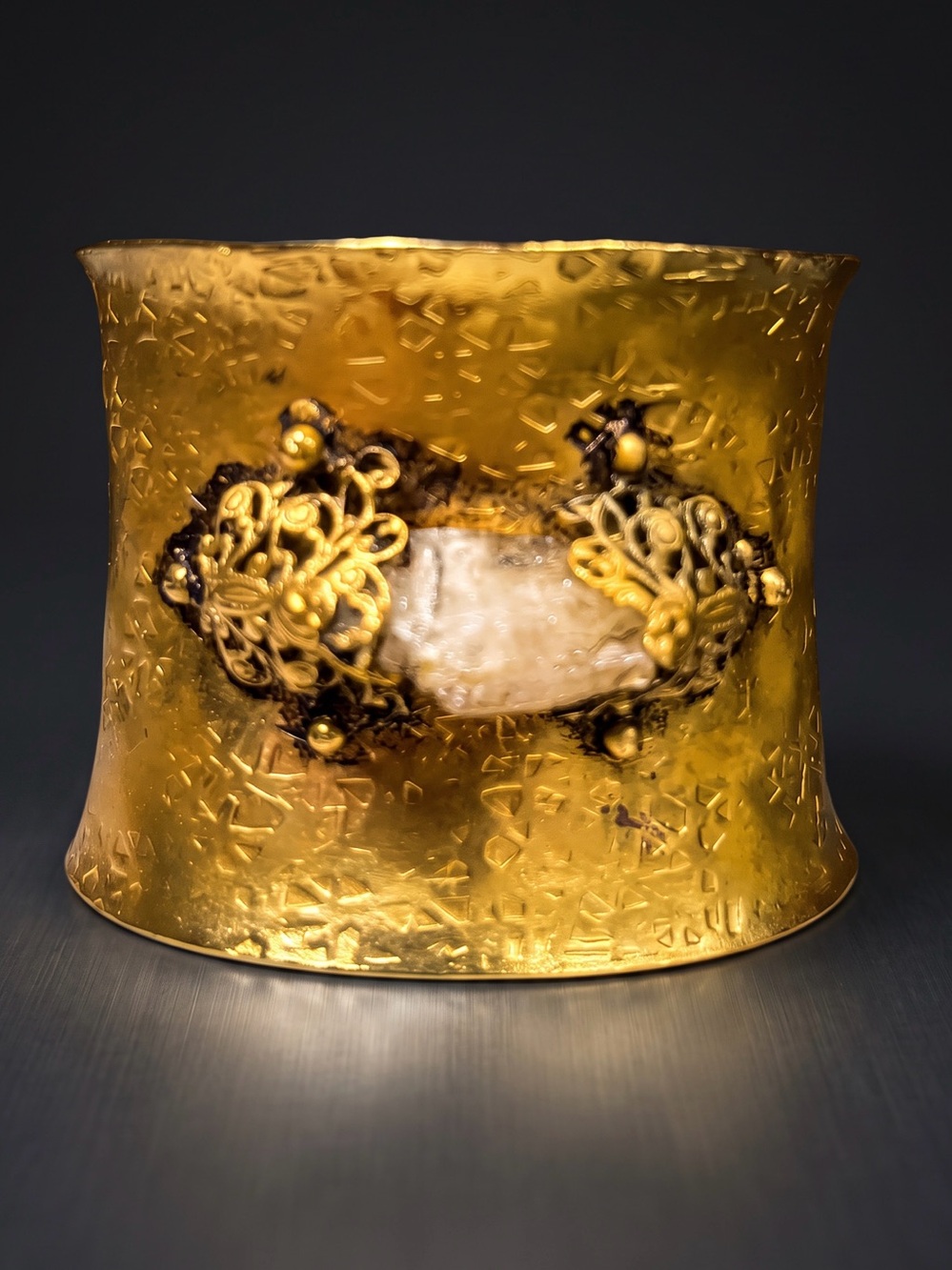 Vintage Barbosa Collection
24K Gold Plated Raw
Quartz Crystal WideStatement Cuff